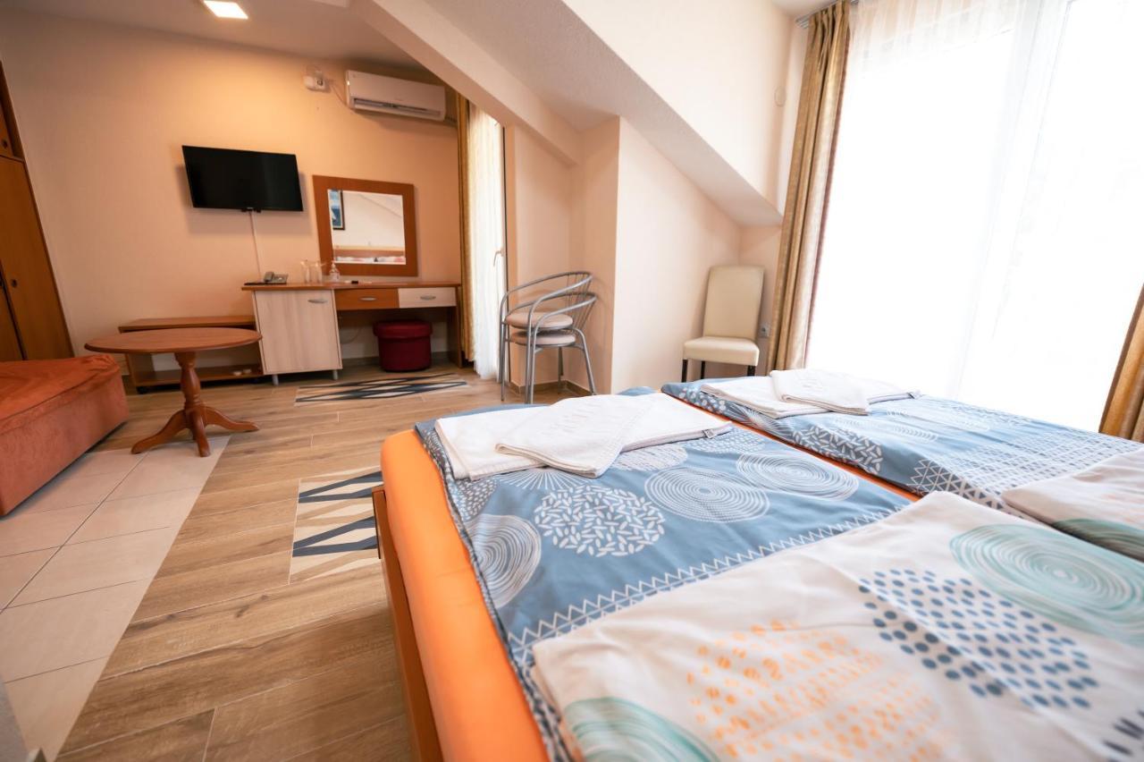 Hotel Holiday-M Ohrid Exterior photo